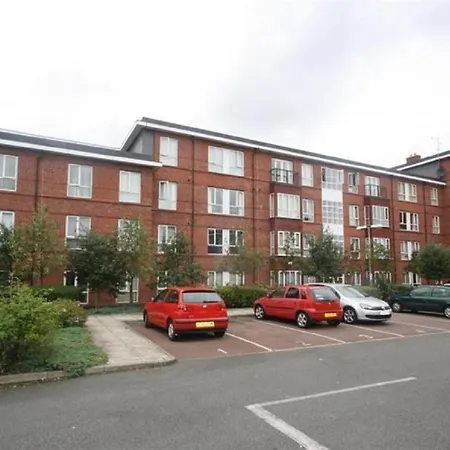Flat Near Centre