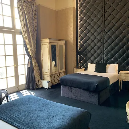 30 Street Hotel