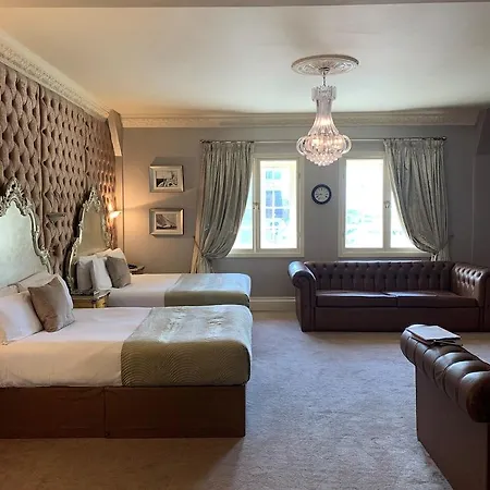30 Street Hotel