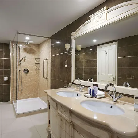 Doubletree By Hilton &