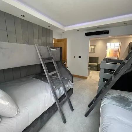 Belvedere - 83 Mount Pleasant *