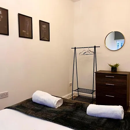 Centre 2 Bed * Liverpool