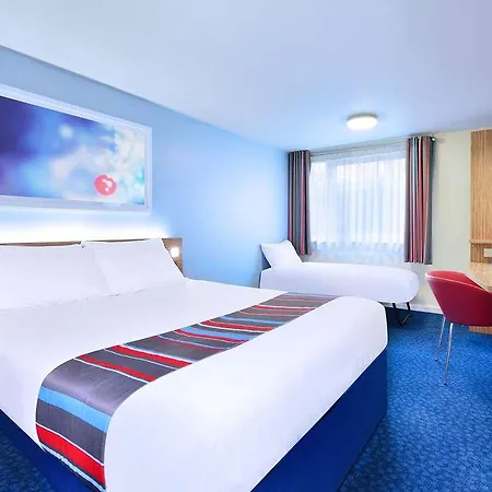 Отель Travelodge John Lennon Airport