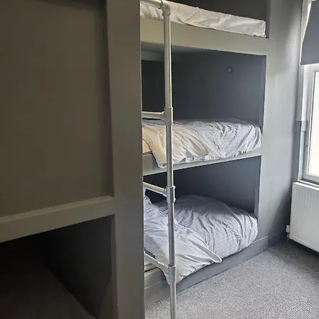 Hostel Blessington Road & Lockinn Bar & Restaurant Liverpool