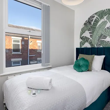Vakantiehuis Host - Anfield Gem, Pet-friendly With Garden *