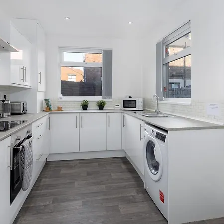 Host - Anfield Gem, Pet-friendly With Garden Vakantiehuis
