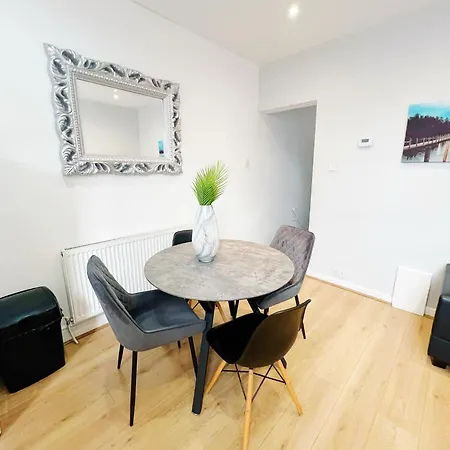 Spacious Anfield Next To Lfc With Netflix Sleeps 9 Perfect For Large Groups *