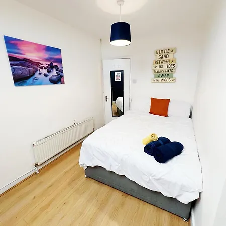 Spacious Anfield Next To Lfc With Netflix Sleeps 9 Perfect For Large Groups Liverpool