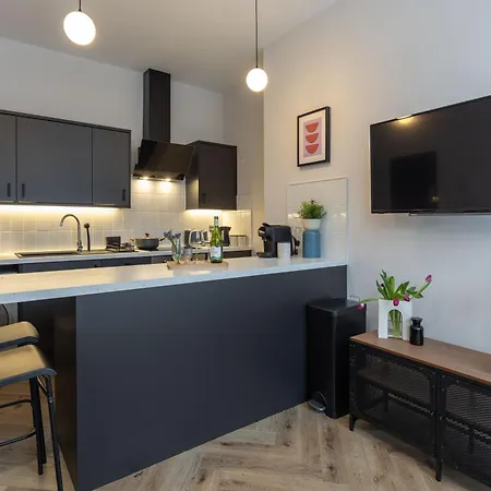 Broughton Place: Contemporary In