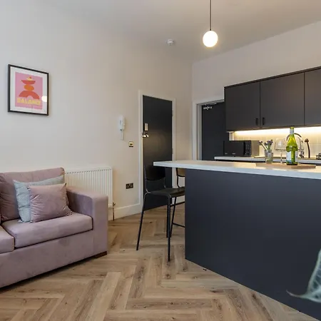 Broughton Place: Contemporary In Apartment Liverpool