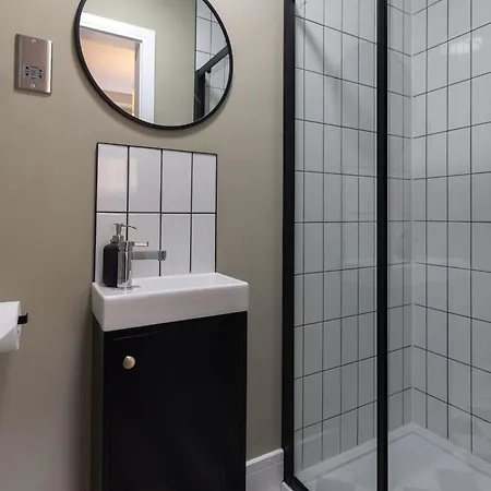 Broughton Place: Contemporary In Apartment