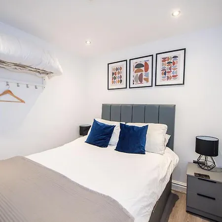 公寓 One Bedroom In Centre *