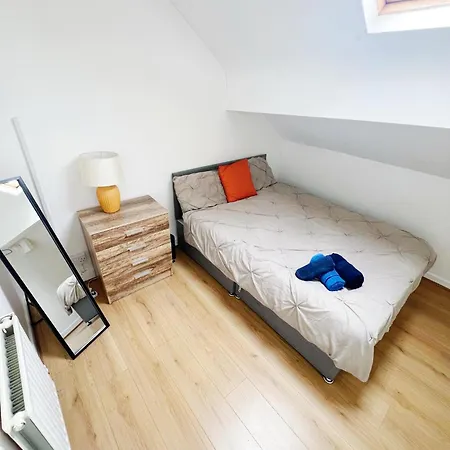 Spacious Anfield Next To Lfc With Netflix Sleeps 9 Perfect For Large Groups Apartment