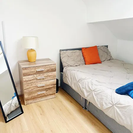 Spacious Anfield Next To Lfc With Netflix Sleeps 9 Perfect For Large Groups Apartment