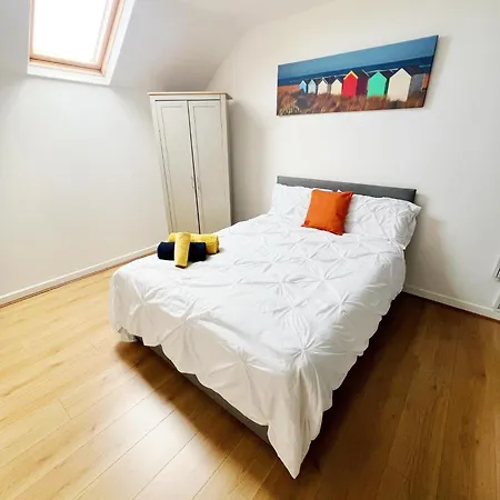 Spacious Anfield Next To Lfc With Netflix Sleeps 9 Perfect For Large Groups Apartment *