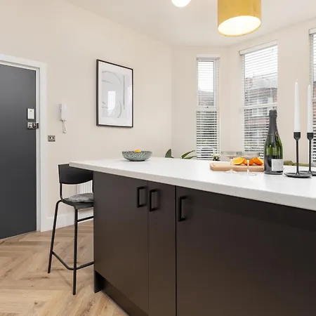 Broughton Place: Contemporary In * Liverpool