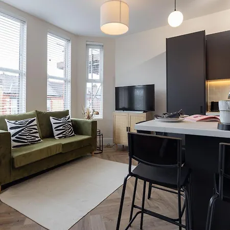 Broughton Place: Contemporary In Apartment