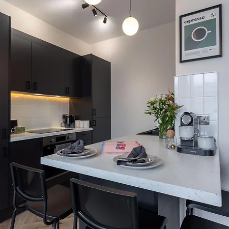 Broughton Place: Contemporary In