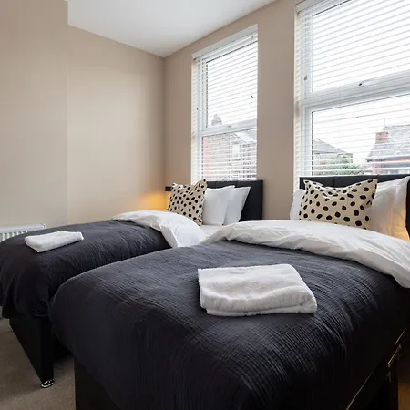 Broughton Place: Contemporary In Apartment