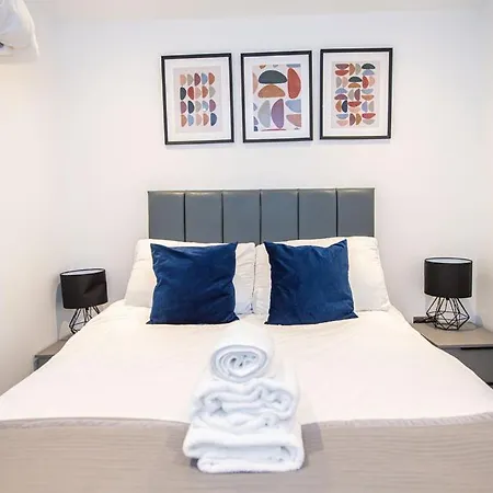 One Bedroom In Centre 公寓 *