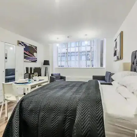 Pass The Keys Chic Apartment *