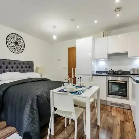 Pass The Keys Chic Apartment *