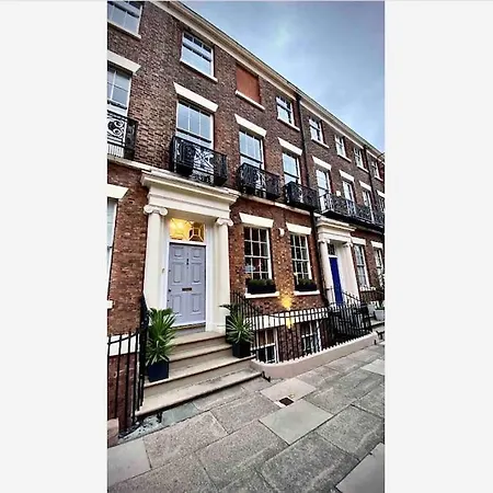 Centre Georgian Qtr Canning St 2bed 2bath