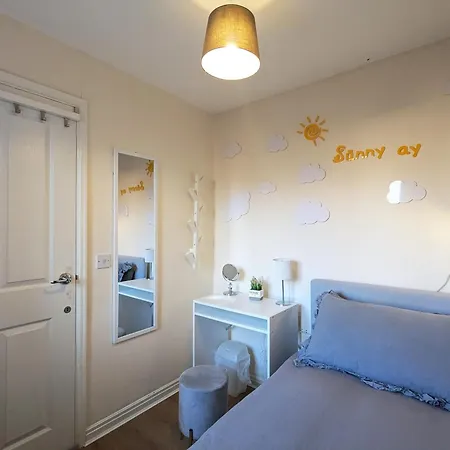 Large 4-bedrooms & 3 Bath Townhouse, Free Parking