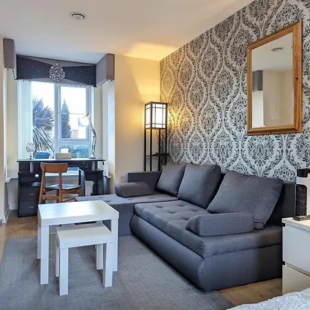 Large 4-bedrooms & 3 Bath Townhouse, Free Parking * Liverpool
