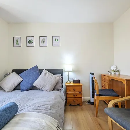 Holiday home Large 4-bedrooms & 3 Bath Townhouse, Free Parking