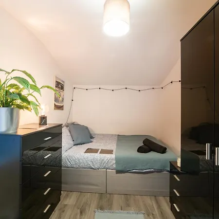 Cozy In Shared Near Anfield Stadium With Parking And Wifi Liverpool