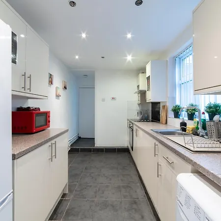 Cozy In Shared Near Anfield Stadium With Parking And Wifi * Liverpool