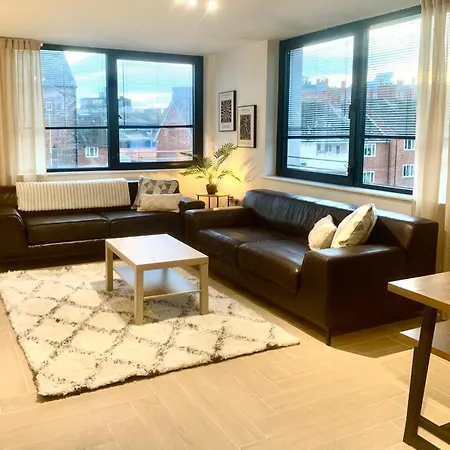 Apartment Large Stylish 3 Bedroom Centre Free Secure Parking