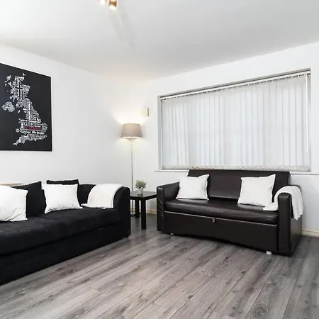 Gem 3 Bedroom House Private Parking *