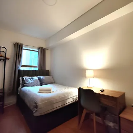 Centre Private Including Smart Tvs - With Shared Bathroom * Liverpool