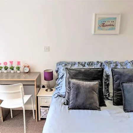 Lovely Guest In Centre Apartment *