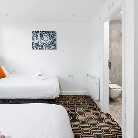 Flatzy - 16 Guests 4 En-suite B Liverpool