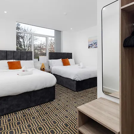 Apartment Flatzy - 16 Guests 4 En-suite B *