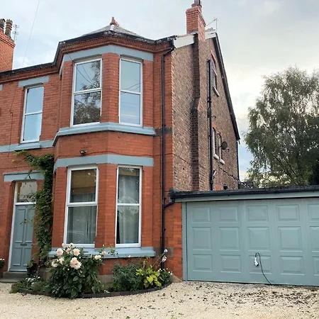 Holiday home Lyndhurst - Victorian With Heated Pool Liverpool