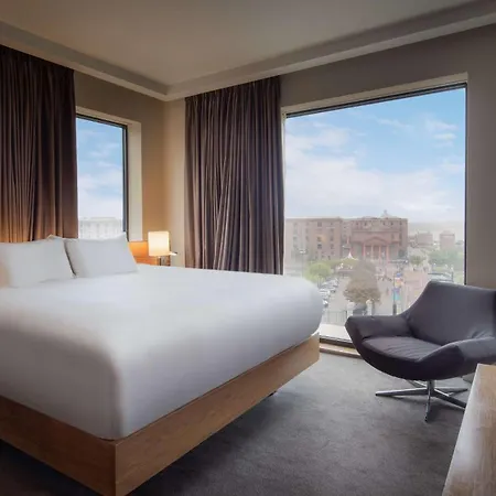 Hilton Centre Hotel 4*