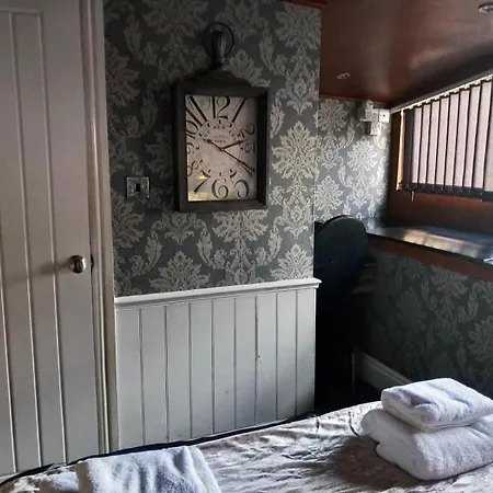 Titanic Boat 5*