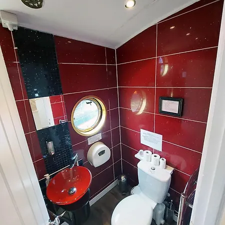 Titanic Boat 5* Liverpool