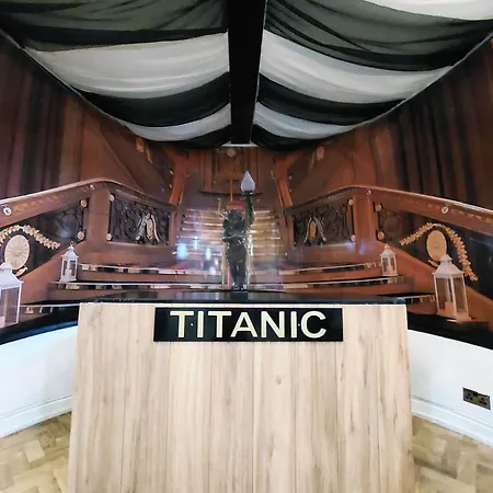 Bådhotel Titanic Boat 5*