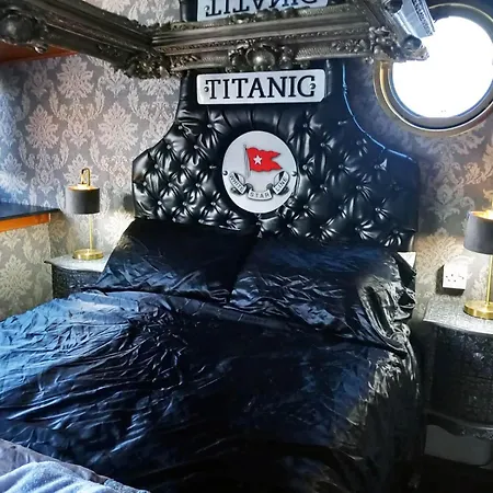 Botel Titanic Boat 5*