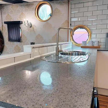 Bådhotel Titanic Boat 5*