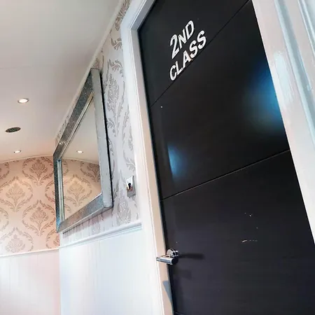 Titanic Boat 5* Liverpool