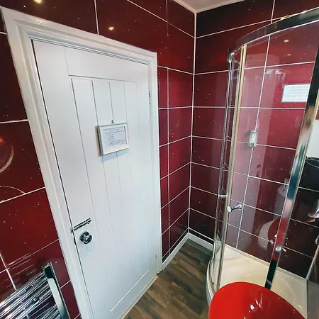 Titanic Boat Botel 5*