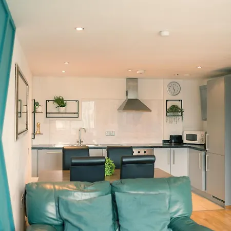 Sidemersey Livings- Convenient And 2-bedroom Haven In L1 Appartement