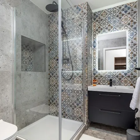 Flatzy - 16 Guests 4 En-suite B *