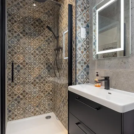 Flatzy - 16 Guests 4 En-suite B * Liverpool